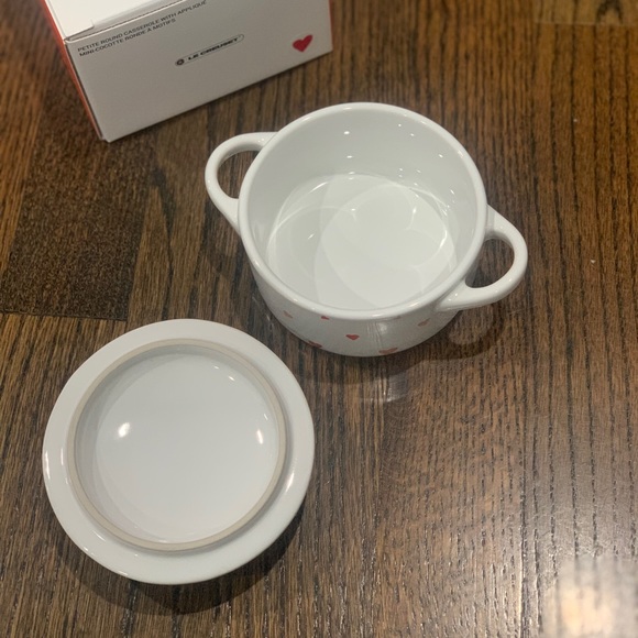 New Le Creuset Heart Decal Mini Round Cocotte Stoneware 10cm - Picture 4 of 7